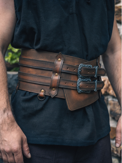 Trollfelsen Mittelalter Gewandung Gürtel Morwen Kaffeebraun Seite